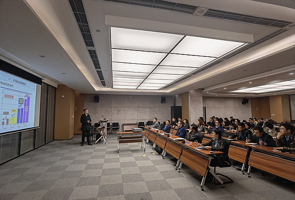 硬科技集团邀请陕西半导体先导技术中心专家开展专场培训