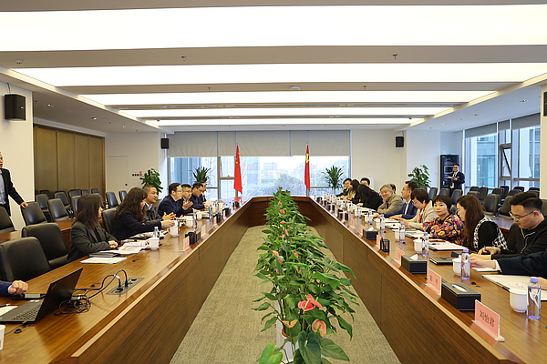 西安建筑科技大学博士代表团 赴秦创原集成电路加速器(西安电子谷核心区)和秦创原西安科创基金园(丝路西安前海园)参观交流