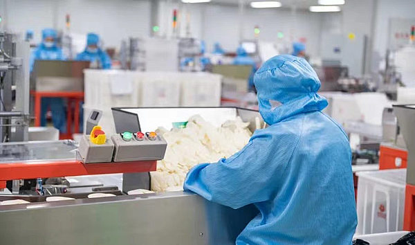 5西安高新区“亲商助企”专员积极为企业复工出谋划策,向企业宣传复工复产政策.jpg 5西安高新区“亲商助企”专员积极为企业复工出谋划策,向企业宣传复工复产政策.jpg