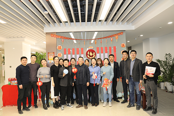 “千谜映上元 华灯迎良宵”