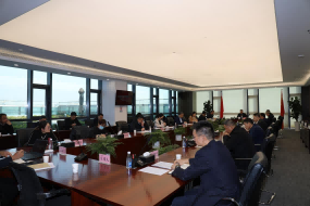 bet365官网
党委理论学习中心组集中学习习近平总书记关于开展铸牢中华民族共同体意识的重要指示精神