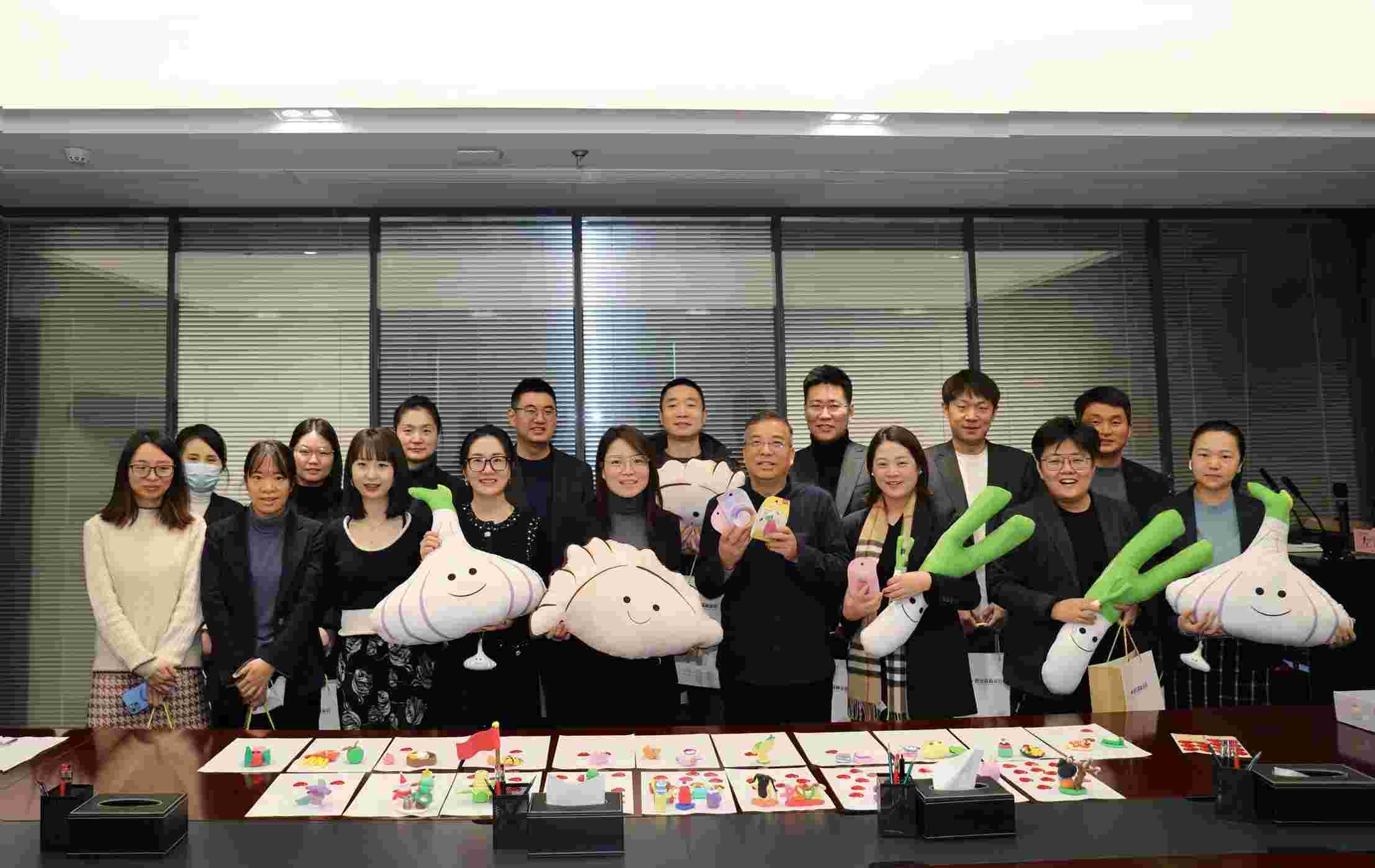 “有形有色 喜迎冬至”——bet365官网
工会开展手工活动